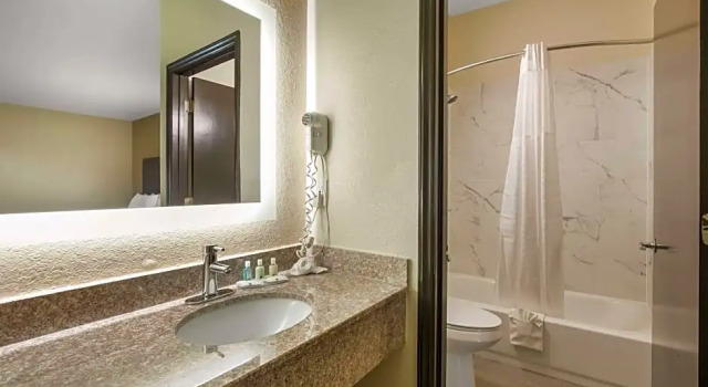 Suite quadrupla Quality Inn Commerce at I-85