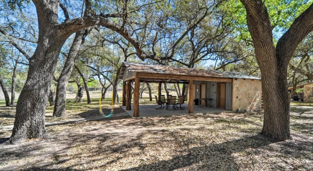 Коттедж c 1 комнатой с балконом Unique Stay: Historic Home Along Blanco River