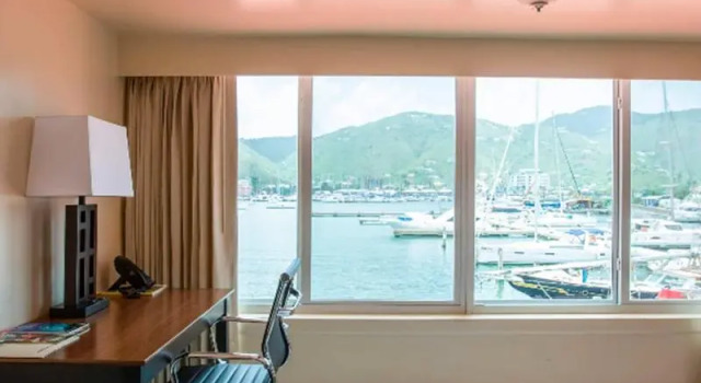 Люкс Executive с видом на море Village Cay Hotel and Marina