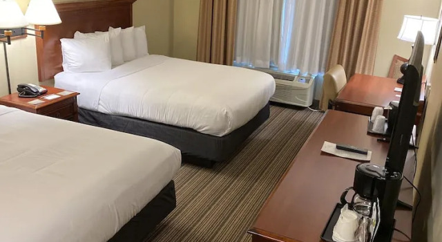Четырёхместный номер Standard Country Inn & Suites by Radisson, Fort Worth, TX