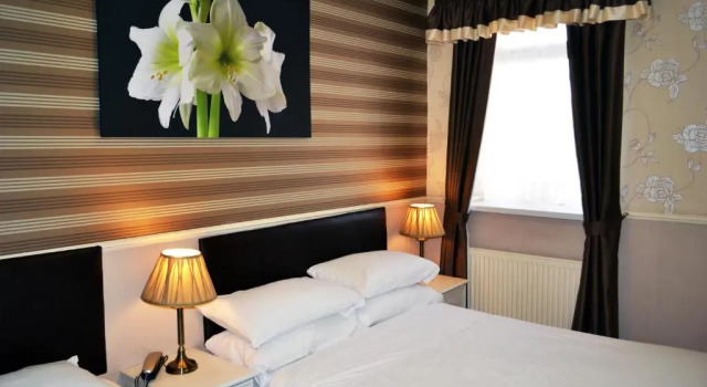 Трёхместный номер Standard Lyndene Hotel