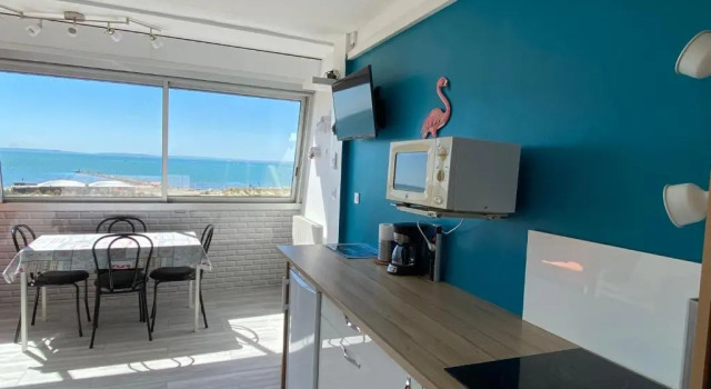 Studio front de mer avec vue mer panoramique !, Book Apartment Hotels in Camargue with a Pool, Swimming Pool