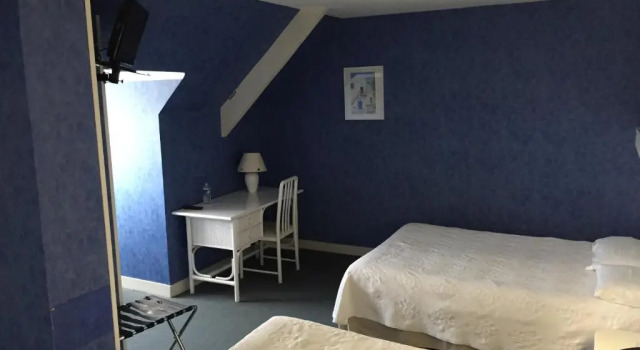 Четырёхместный семейный номер Standard c 1 комнатой Hôtel Le Phare