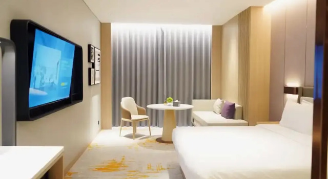 Номер Deluxe Elong Hotel Jakarta PIK