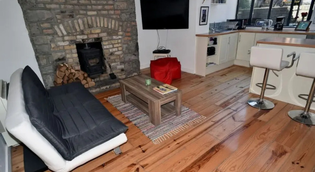 Spacious 3 Bedroom Family Home in North Strand, Забронировать Отель Дублин Каунти Дублин, рядом с The Point Club