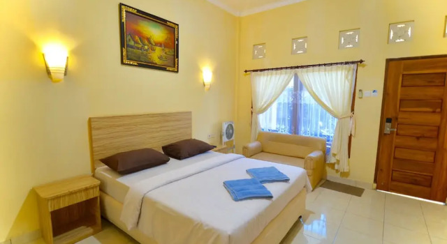 Transit Inn Senggigi, Забронировать Отель Отели Сенггиги с парковкой, рядом с Batu Bolong Temple, Парковка