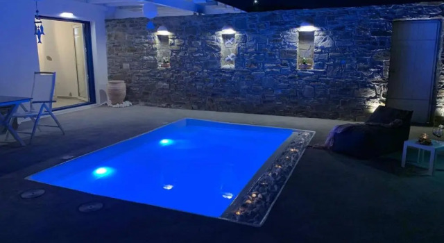 Апартаменты PARIAN WHITE LUXURY APARTMENTS