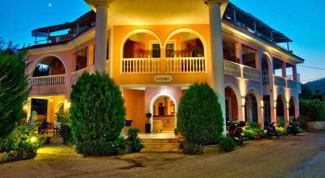 Kyprianos, Prenota Hotel Kerion Zante