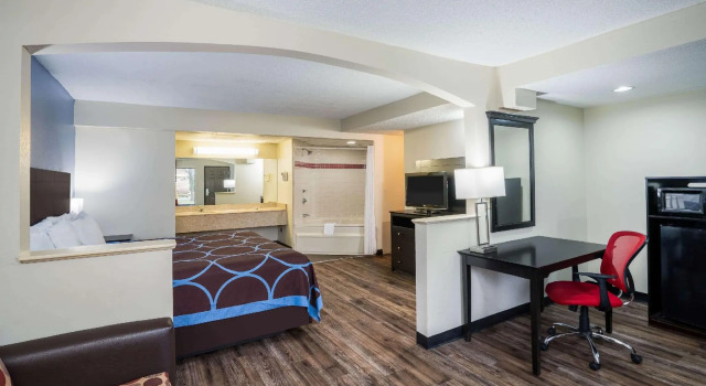 Двухместный люкс Days Inn by Wyndham Clarksville North EXIT 4