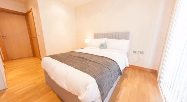 Spacious Riverside Flat for 4 in Stratford, Varaa Huoneisto Asunnot kohteessa Merseyside, Huoneisto