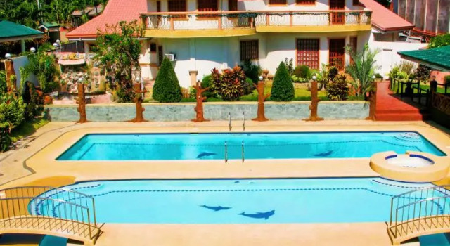 Кровать в общем номере Water Paradise Resort Bohol