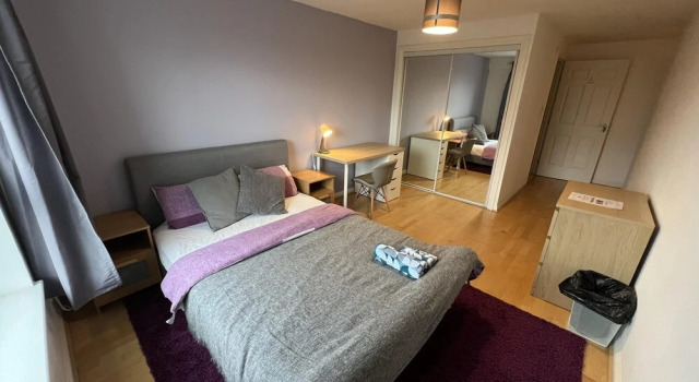 Spacious Modern 2BR Apartment Near City Center, Забронировать Апартаменты/квартира Отели Glasgow & The Clyde Valley с парковкой, Парковка