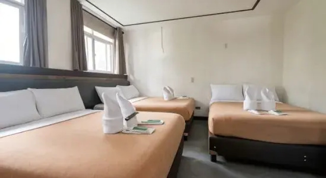 Кровать в общем номере Hotel Henrico Kisad