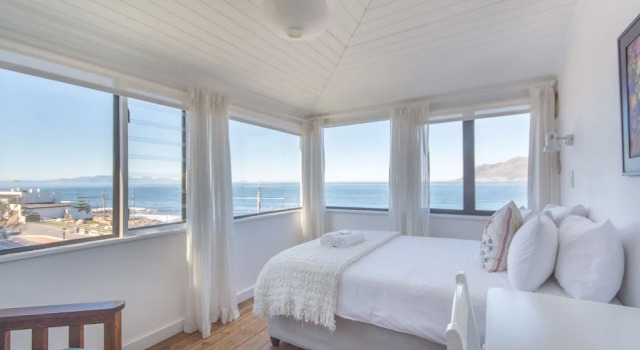 Семейный коттедж с 4 комнатами The Baytree Beach House