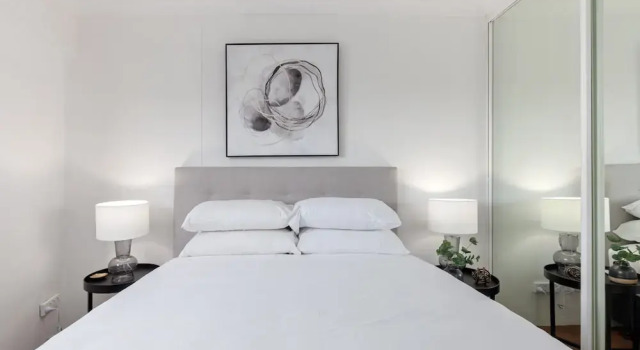 Bright 2-bed Surry Hills Apartment With Balcony, Забронировать Апартаменты/квартира Сидней Sydney Region, рядом с Театр Капитоль