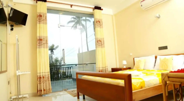 Люкс с видом на море Queens Beach Hotel