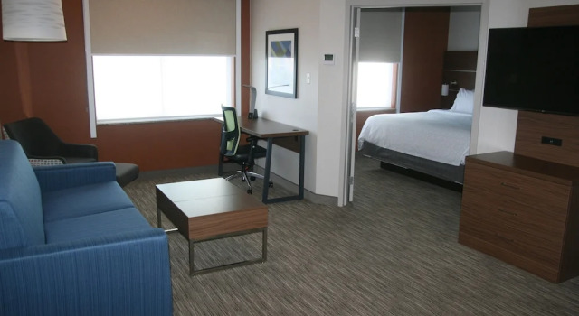 Люкс c 1 комнатой Holiday Inn Express & Suites Buffalo Downtown, NY