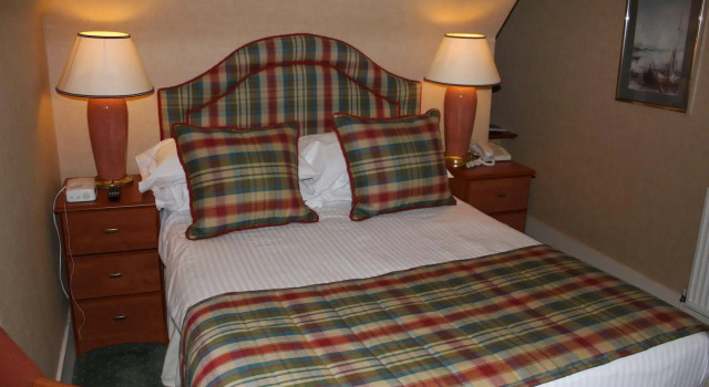 Loch Kinord Hotel