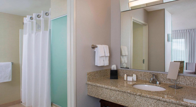 Двухместный люкс c 1 комнатой Courtyard by Marriott Nashville Goodlettsville