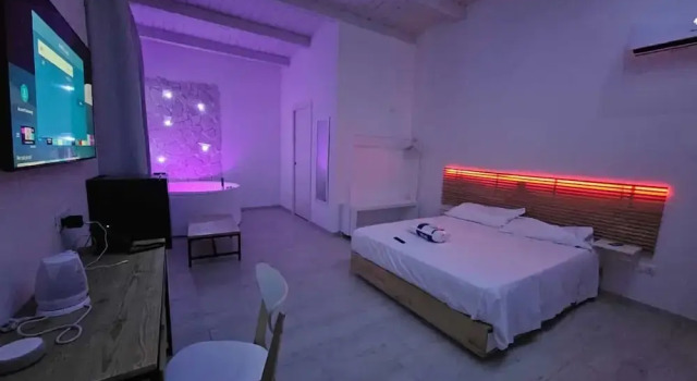 Luxury pool Suites - Città Bianca, Rezervați Hotel Spoltore Roma