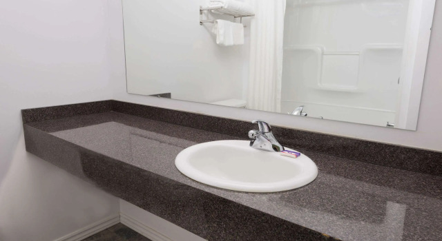 Четырёхместный номер Standard Knights Inn Bracebridge