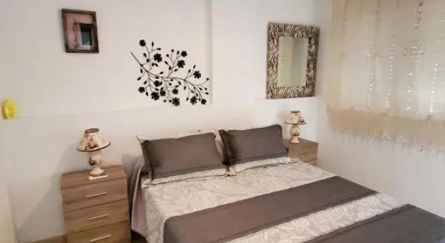 LUJOSO ADOSADO de TRES HABITACIONES en VERA PLAYA A 200 METROS DEL MAR