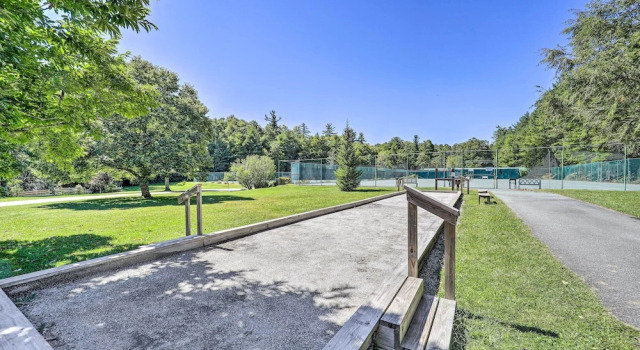 Коттедж Lake & Pool Access! Outdoorsy Getaway in Newland