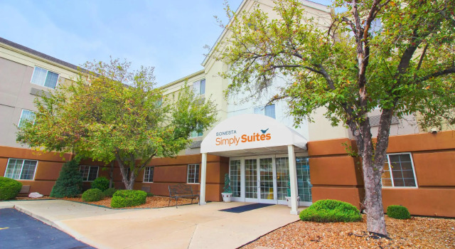 Кровать в общем номере Sonesta Simply Suites St Louis Earth City