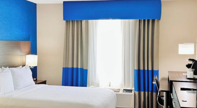 Четырёхместный номер Premium Holiday Inn Hotel & Suites Regina by IHG