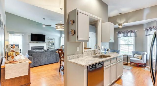 Wilmington Family Home: 6 Mi to Wrightsville Beach, Забронировать Дом для отпуска Коттеджи Райтсвилл-Бич, Коттедж