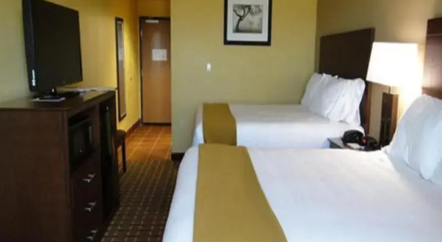 Четырёхместный люкс Holiday Inn Express & Suites George West by IHG