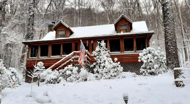 The Mountain Forager Cabin, Whitewater Rafting, Polar Express, Hot Tub, Home Gym