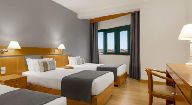 Трёхместный номер Standard TRYP by Wyndham Montijo Parque Hotel