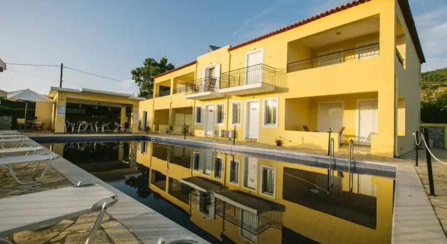 Hotel Aphrodite, Забронировать Отель Отели периферийной единицы Мессения с бассейном, Бассейн