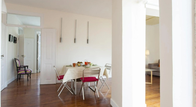 ALTIDO Spacious and bright 1-bed flat with city views in Lapa, Забронировать Отель Отели в центре Эштрела, в центре
