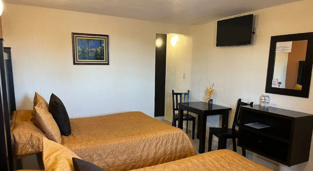 Четырёхместный семейный номер Standard Hotel Posada Real