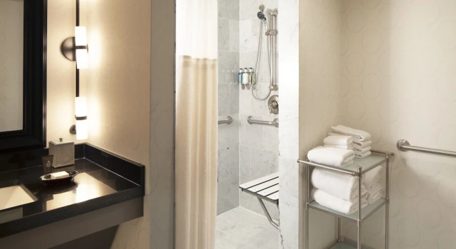 Четырёхместный номер Deluxe Melrose Georgetown Hotel