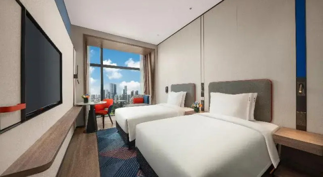 Номер Standard с видом на поле для гольфа Holiday Inn Express Shenzhen Futian Center by IHG