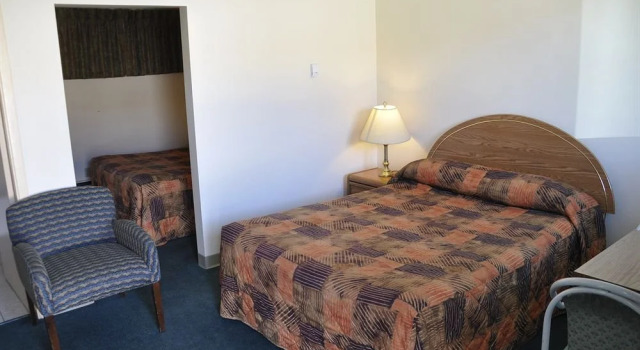 Big Horn Motel, Book Motel Hoteller i Hinton med parkering, Parkering