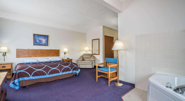 Люкс Deluxe Super 8 by Wyndham Neillsville WI