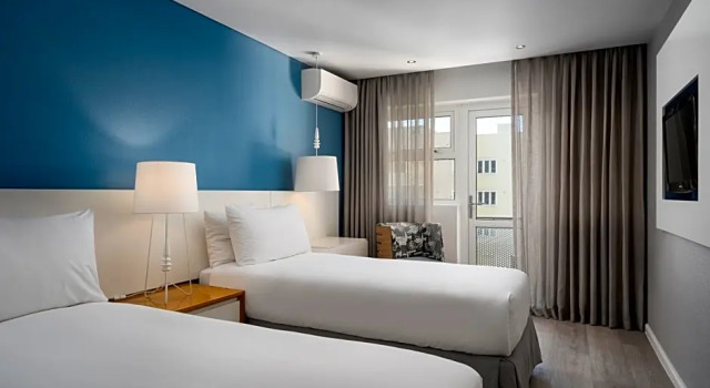 Номер Standard с балконом Protea Hotel by Marriott Cape Town Sea Point