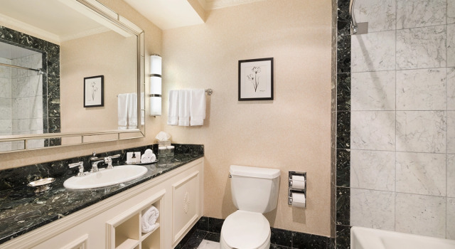 Номер Standard The Pfister Hotel