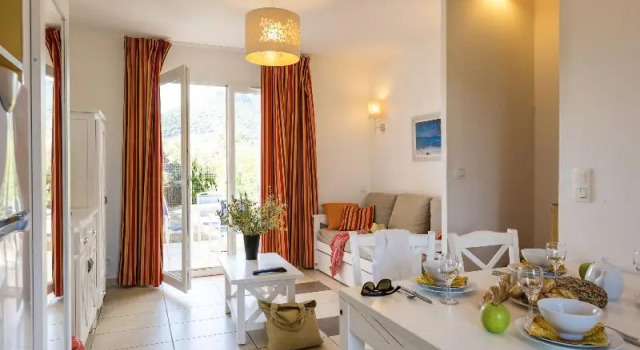Кровать в общем номере Résidence Odalys Les Villas de Bel Godère