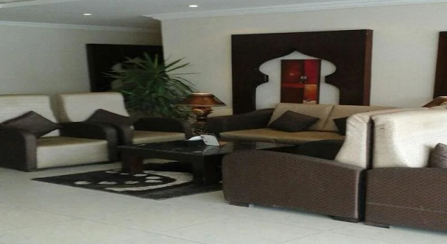 Nawara Al Azizia, Buchen Sie Hotel Hotels in Provinz Riad mit Pool, Schwimmbad