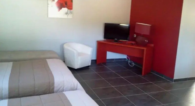 Номер Comfort Logis Hotels - Hôtel et Restaurant Le Relais des Garrigues