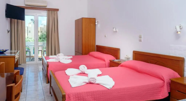 Studios Eftihia, Rezerwuj Hotel Hotele w Retimno z parkingiem, Parking