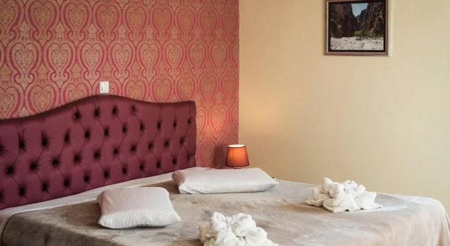 Четырёхместный номер Standard с балконом Areti Suites