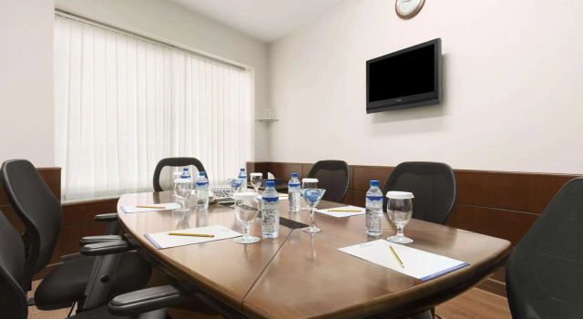 Отель Howard Johnson by Wyndham Bur Dubai