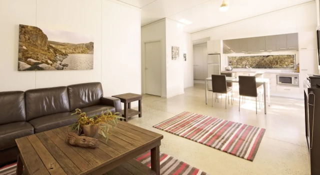 Ecocrackenback 17 'Sustainable, luxurious chalet close to the slopes.', Забронировать Шале Бизнес-отели Kosciuszko National Park, 4* 5*