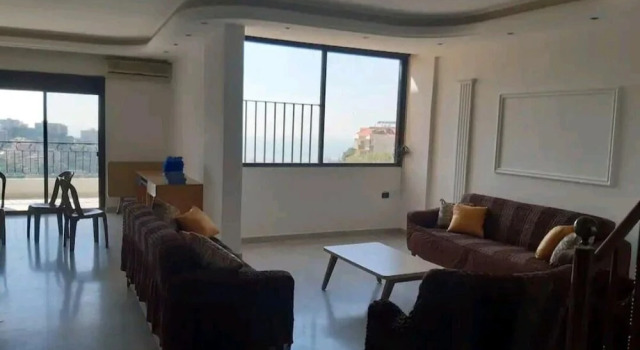 Stunning 4-bed Apartment in Ain Saadeh, Prenota Appartamento Appartamenti a Mount Lebanon, Appartamento